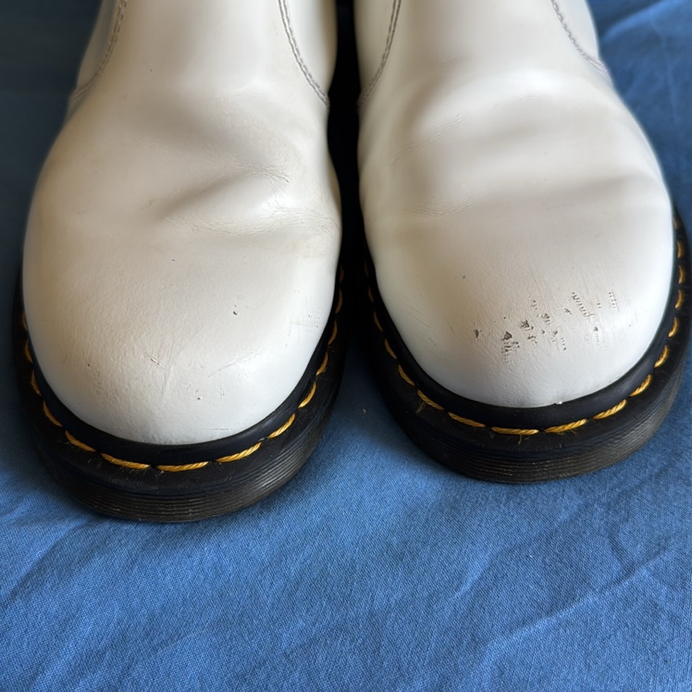 SALE DR. MARTENS WOMEN'S 2976 YELLOW STITCH SMOOTH LEATHER CHELSEA White size 8 - Picture 4 of 13